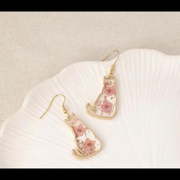 Gold Resin Floral Cat Earrings - Picture 1 of 1